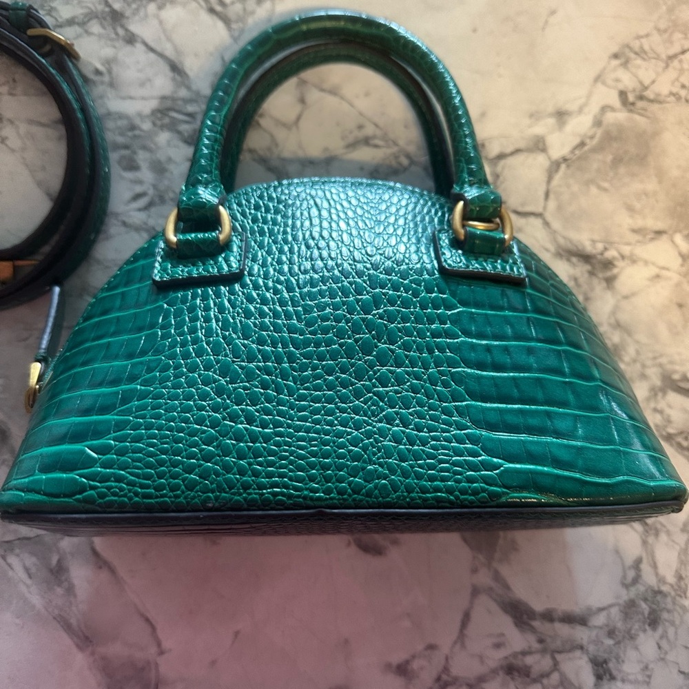 Guess Shilah Mini Dome Bag 💚 - Picture 3 of 6